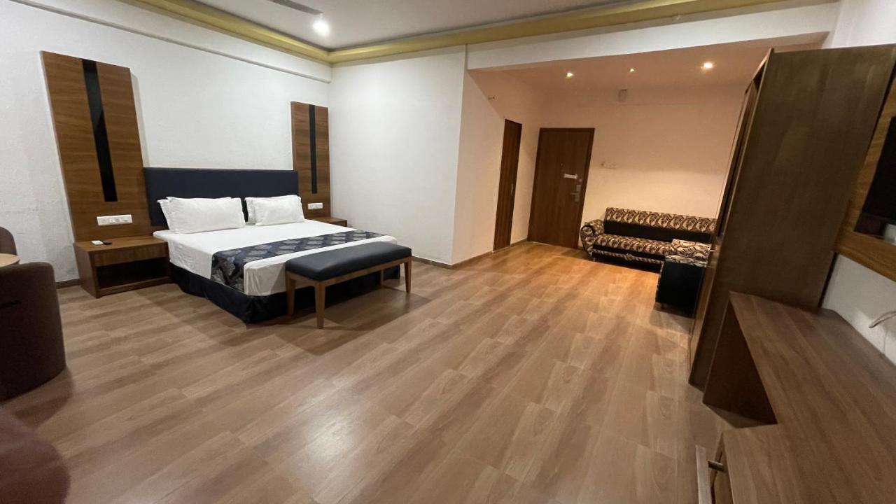 Heaven 7 Hotel & Resort Himatnagar Екстериор снимка