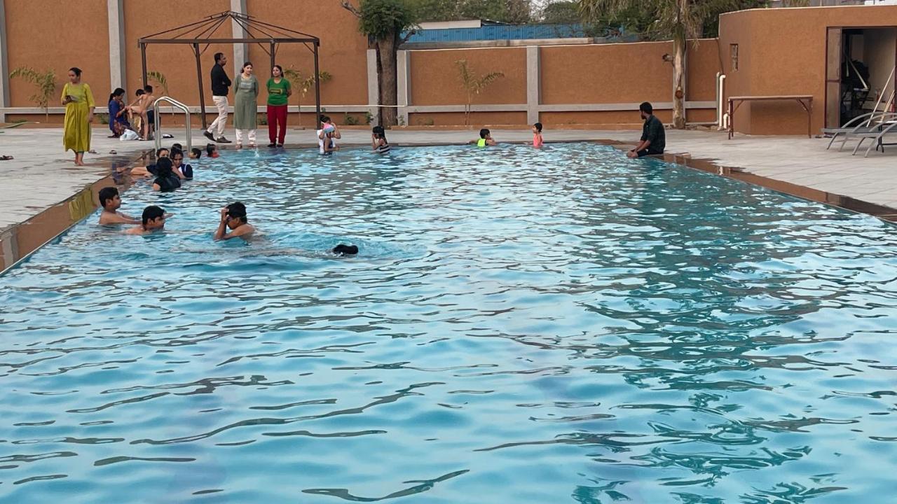 Heaven 7 Hotel & Resort Himatnagar Екстериор снимка