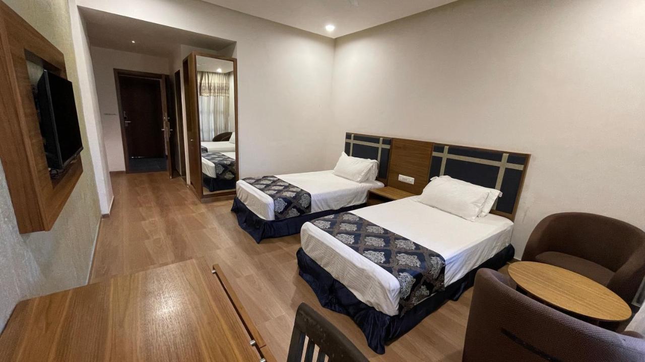 Heaven 7 Hotel & Resort Himatnagar Екстериор снимка