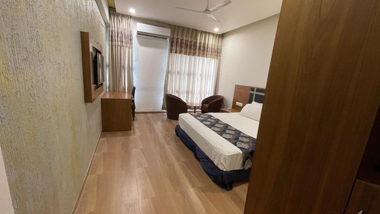 Heaven 7 Hotel & Resort Himatnagar Екстериор снимка