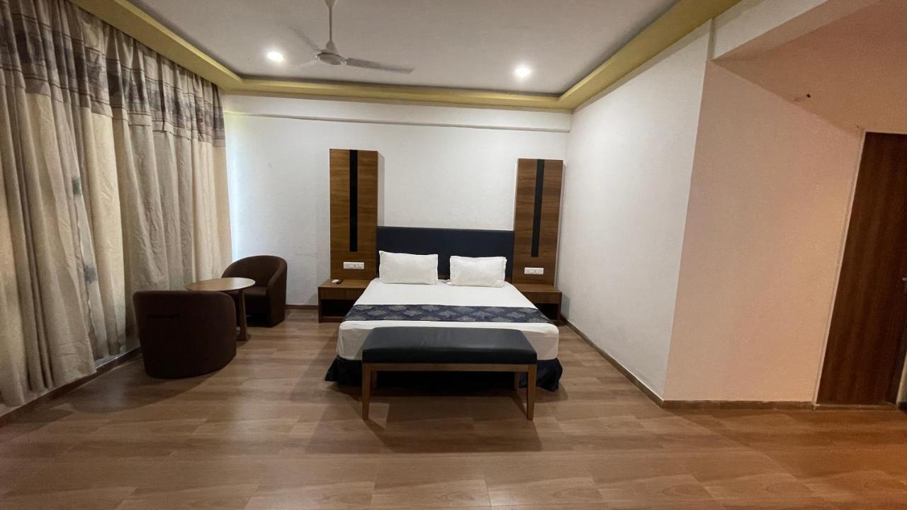 Heaven 7 Hotel & Resort Himatnagar Екстериор снимка