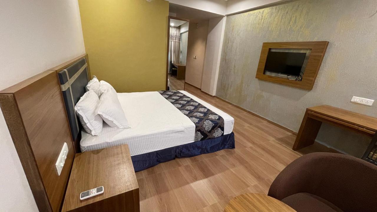Heaven 7 Hotel & Resort Himatnagar Екстериор снимка