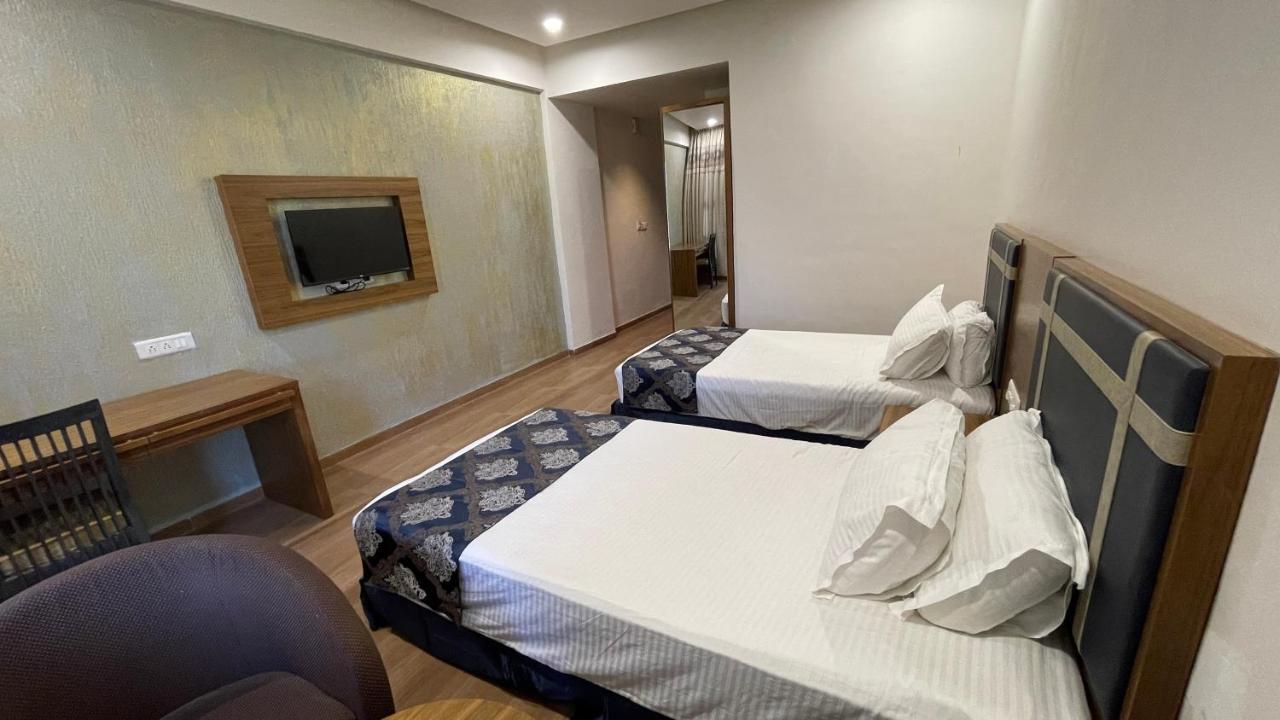 Heaven 7 Hotel & Resort Himatnagar Екстериор снимка