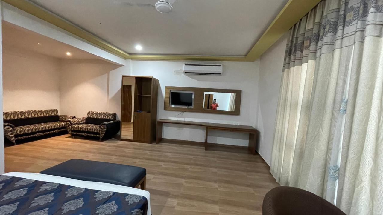 Heaven 7 Hotel & Resort Himatnagar Екстериор снимка