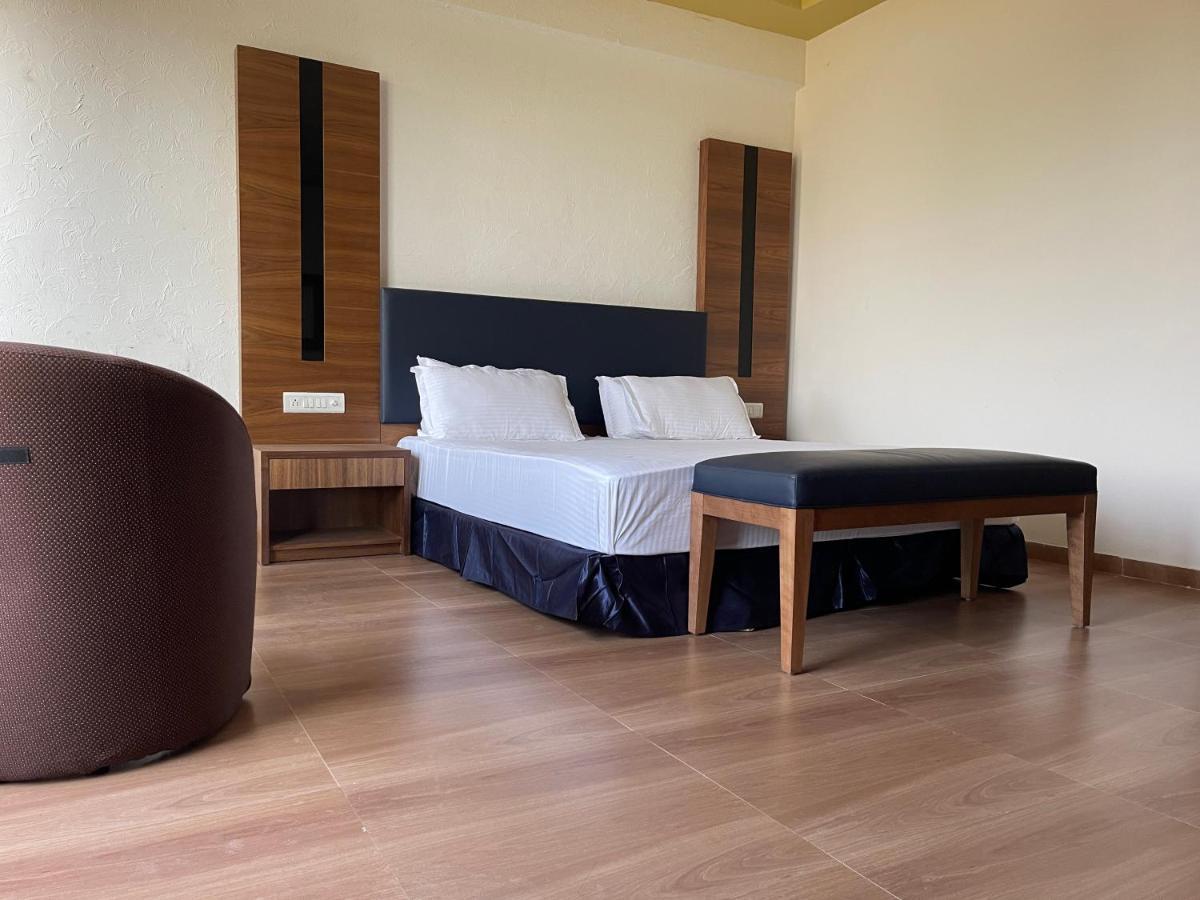 Heaven 7 Hotel & Resort Himatnagar Екстериор снимка