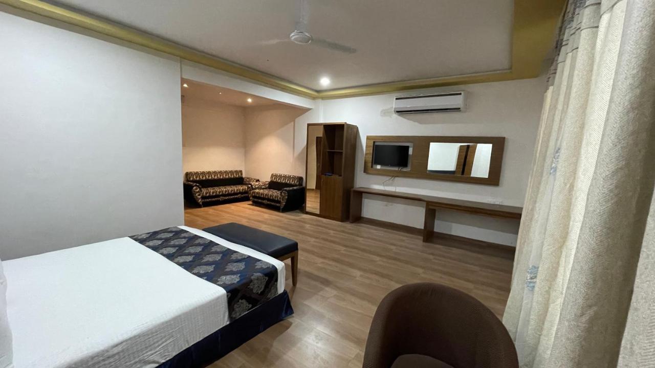 Heaven 7 Hotel & Resort Himatnagar Екстериор снимка