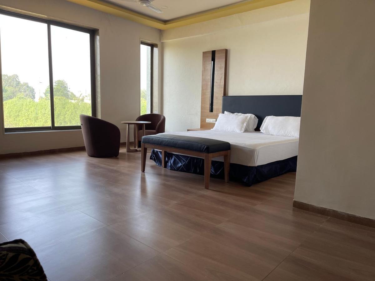 Heaven 7 Hotel & Resort Himatnagar Екстериор снимка