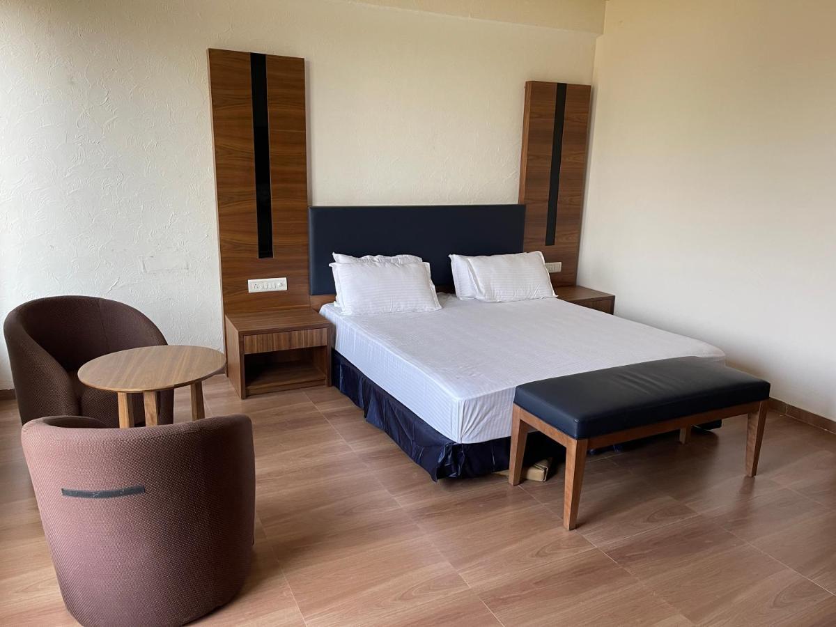 Heaven 7 Hotel & Resort Himatnagar Екстериор снимка