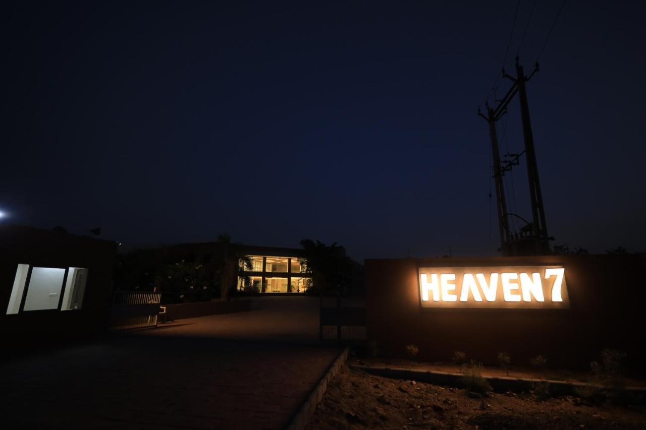 Heaven 7 Hotel & Resort Himatnagar Екстериор снимка