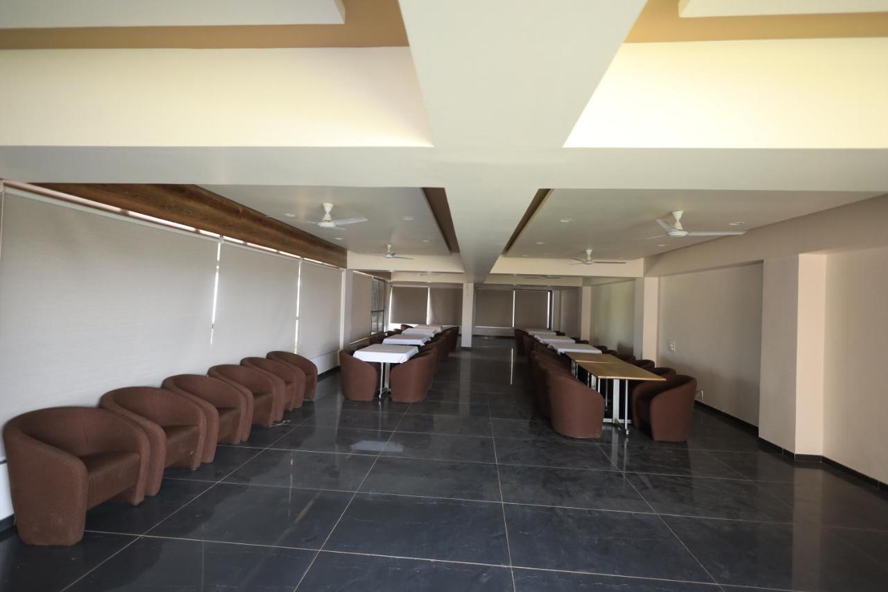 Heaven 7 Hotel & Resort Himatnagar Екстериор снимка