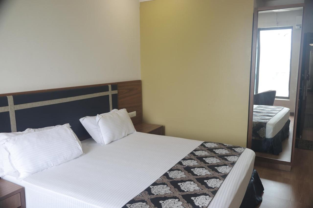 Heaven 7 Hotel & Resort Himatnagar Екстериор снимка