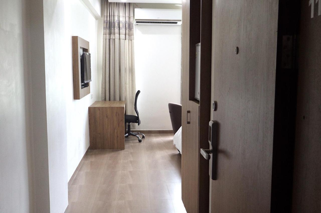 Heaven 7 Hotel & Resort Himatnagar Екстериор снимка
